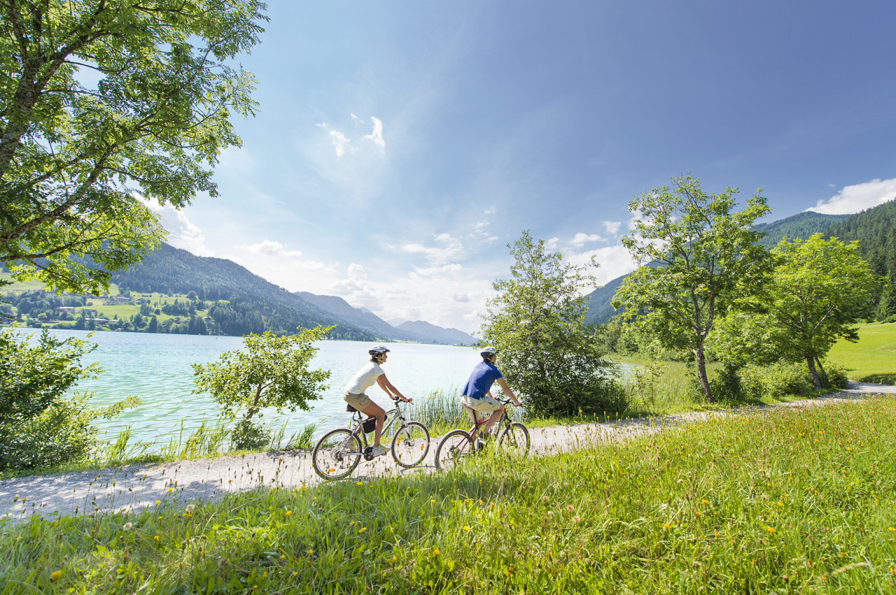 radfahren_am_weissensee_f_Edward-Groeger_c_Kaernten-Werbung